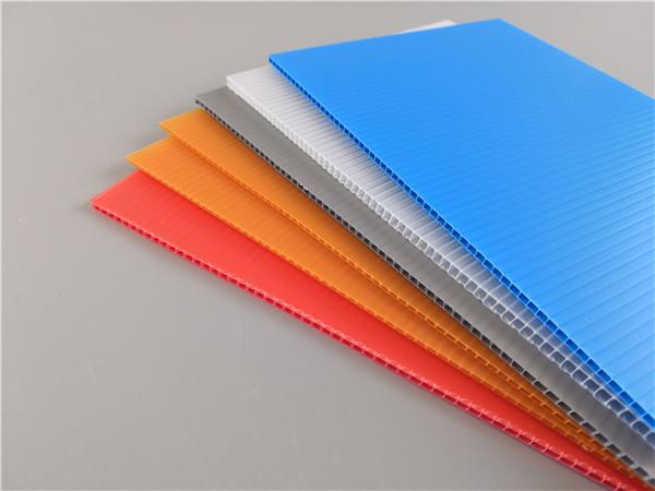 Corrugated Plastic With Sealed Edge